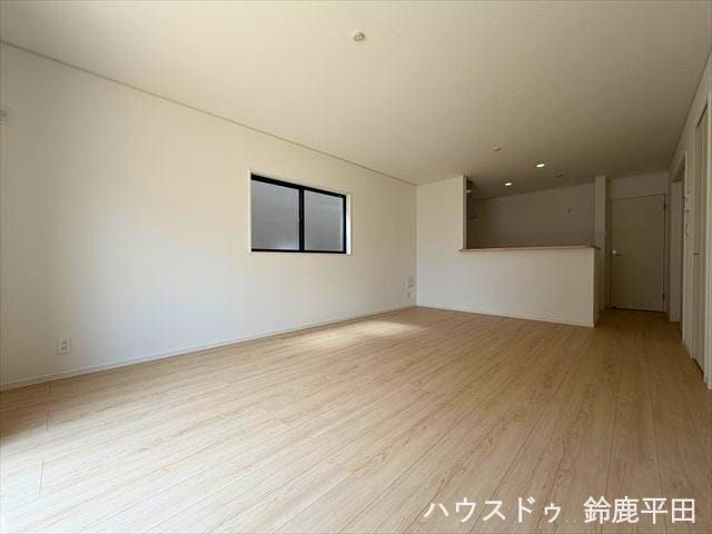 約17帖のLDKです。ゆとりある広さでご家族との時間を有意義に過ごせる空間です。