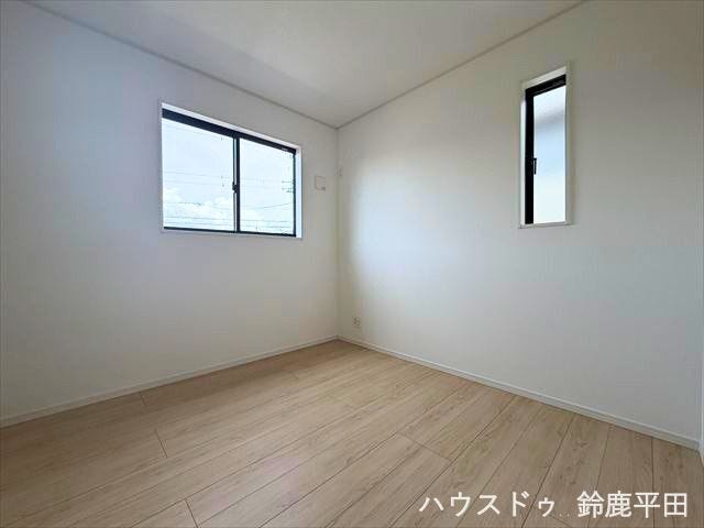 【2階北側テレワークルーム】仕事や勉強が集中しやすい独立したお部屋です。そのほかにも趣味部屋などにも活用できます。