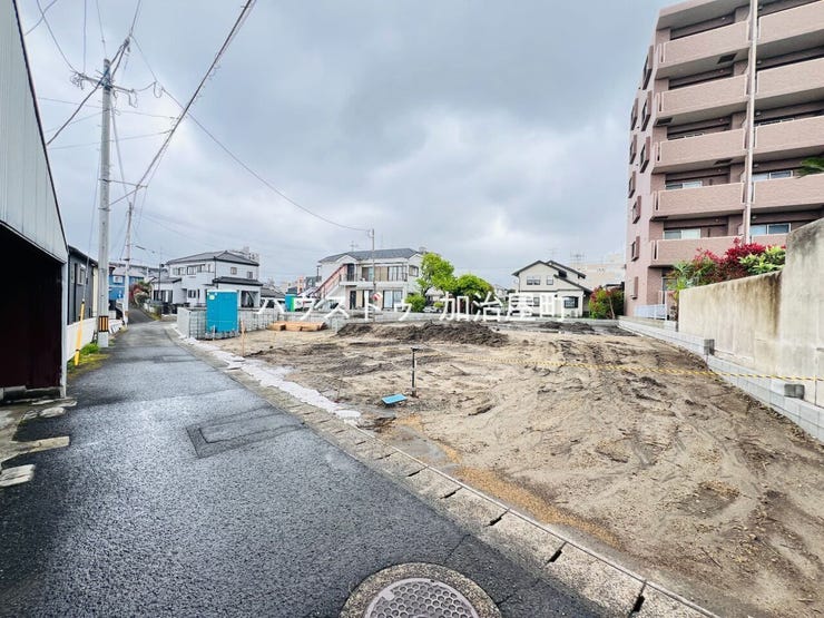 【前面道路含む現地写真】