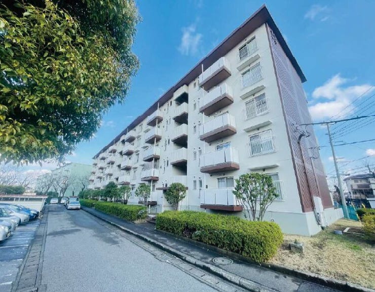 【外観】
【東新井団地13号棟】
現地ご案内可能!近隣物件も合わせてご紹介可能です!
お気軽にお問い合わせください!