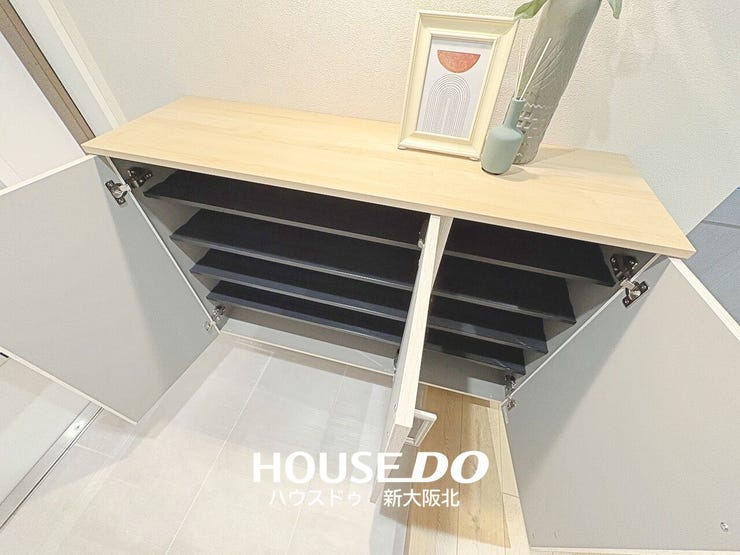 ■増えがちな靴もたっぷり収納していただけます!
■段の高さ調節が出来るのでヒールや高さのある靴も収納可能です!