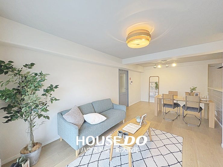 ■白を基調とした明るく開放的なリビング!ご家族との会話も弾みそうですね!
■白はどのような色とも相性がいいので、お客さま好みのコーディネートをお楽しみいただけます!