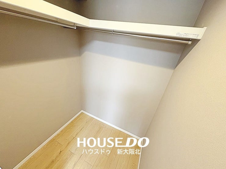 ■嬉しいウォークインクローゼットつき!
■オールシーズンの衣服が一か所に収納できるため、衣替えの必要がありません!
■季節家電などの大きなものもスッキリ収納できますよ!