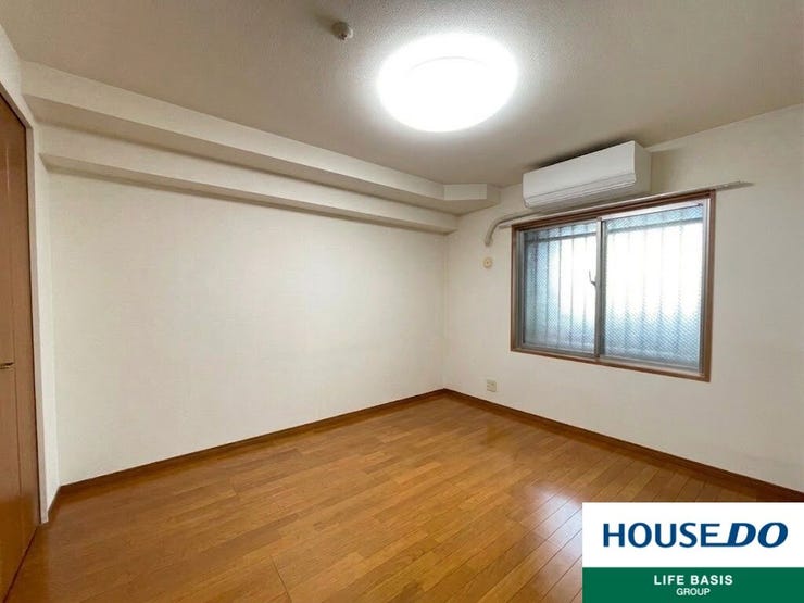 【洋室】丁度いいサイズの洋室です。トレンドになりつつあるのが、広過ぎず、快適すぎない個室です※実際の現地写真ですが、CGにより一部家具小物を削除しております。