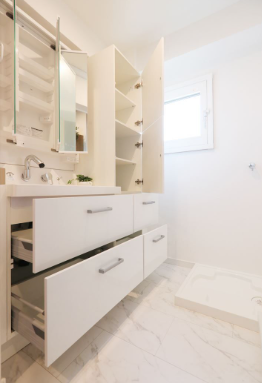 洗面台も収納がございます