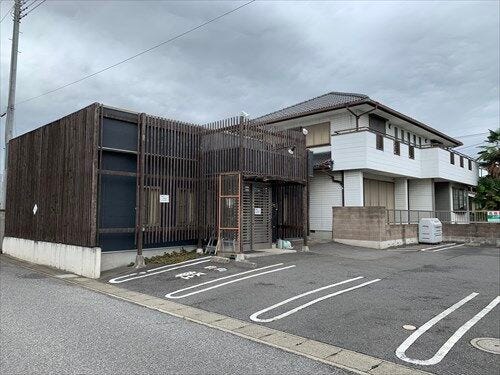 【外観】
ラーメン店舗跡付き住宅です。