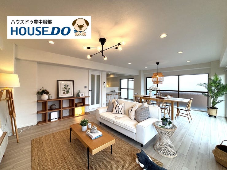 【外観】
約28.3帖の広々リビングには2方向から明るい日差しが差し込み、ご家族の団らんに花を添えます。