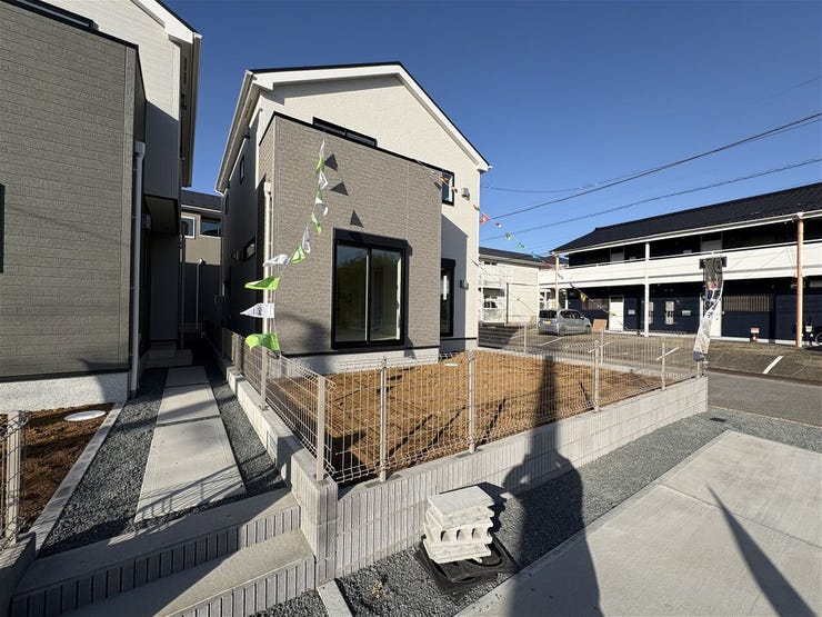 陽当り良好南側お庭♪人工芝やウッドデッキ等アレンジ自由♪