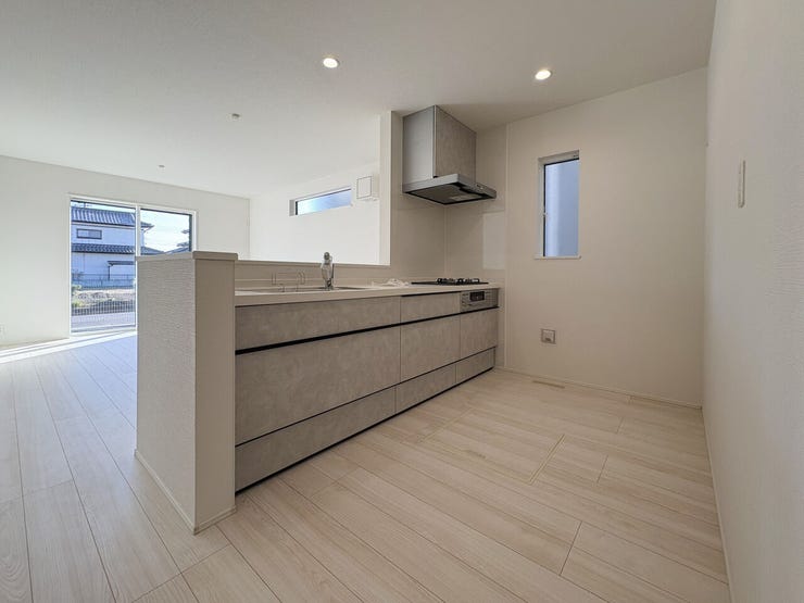 収納たっぷりお手入れ楽々色使いもオシャレなシステムキッチン♪便利な床下収納庫付き♪