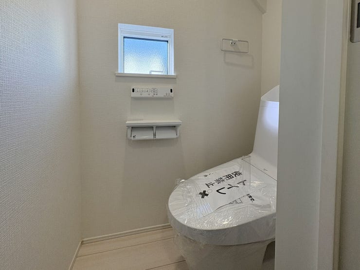 各階、温水シャワー付きトイレ完備♪