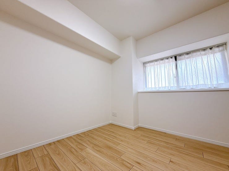 日当り良好の洋室!
明るい空間となっております。