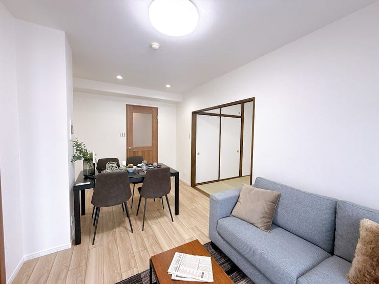 優しい色合いの室内です。
統一感があり、空間がより広く感じられます。