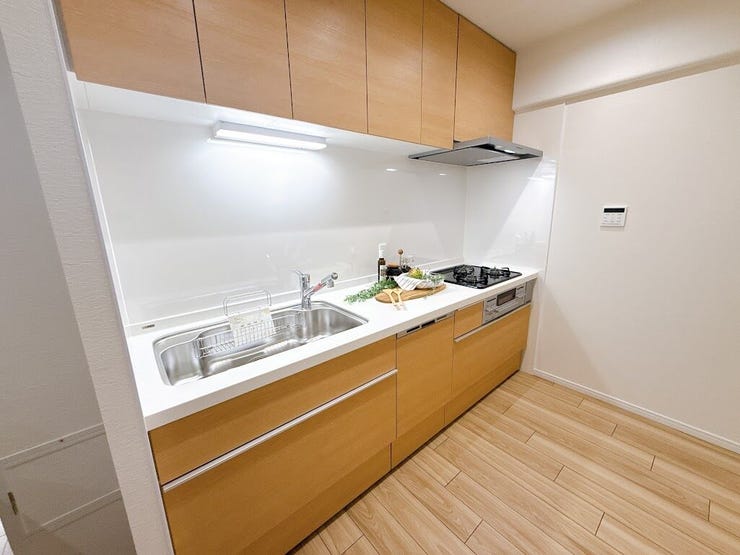 食洗機付きのシステムキッチン。
忙しい毎日に役立ちます◎