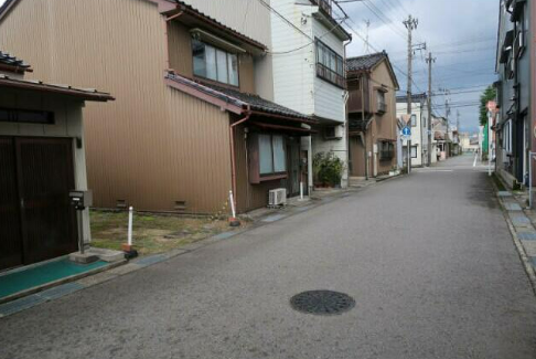 前面道路幅員(6m)西側→東側