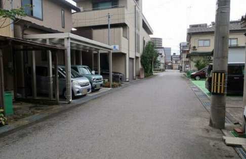 前面道路幅員(6m)東側→西側