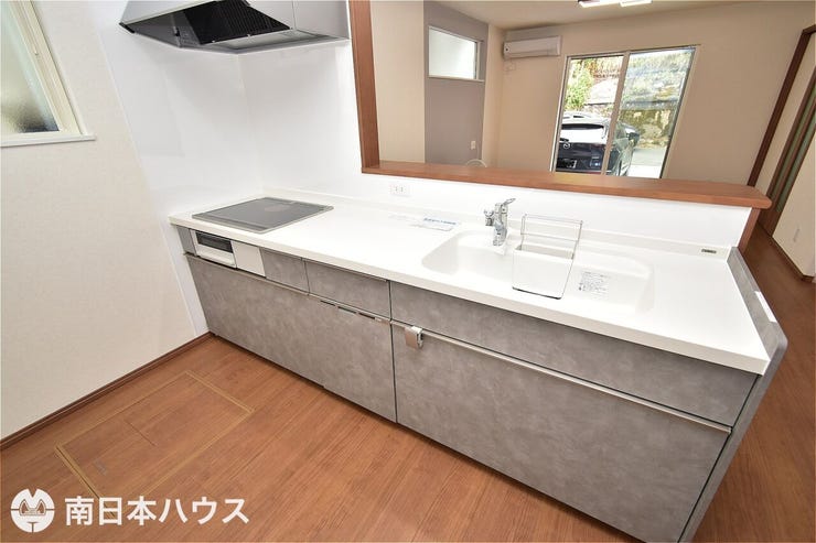 【キッチン】IHクッキングヒーター、食器洗浄乾燥機、浄水機能付き水栓を備えたシステムキッチン!