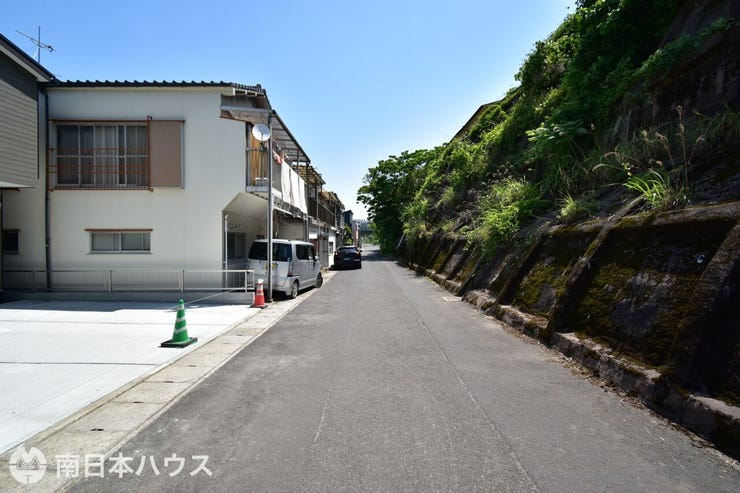 【前面道路】南向きの前面道路幅は約4.7mです!交通量の少ない団地内の道路で静かな住環境です♪