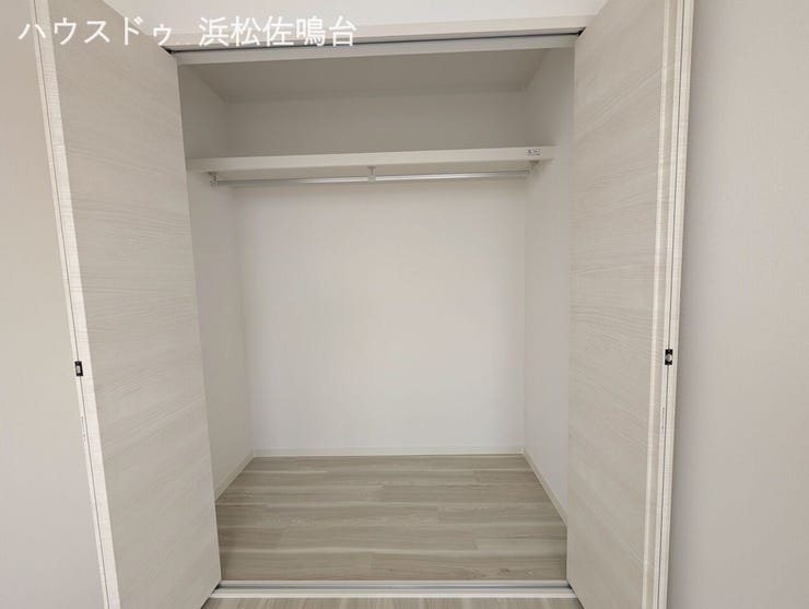 〈リフォーム済〉3階南西洋室クローゼット!建具新品です。