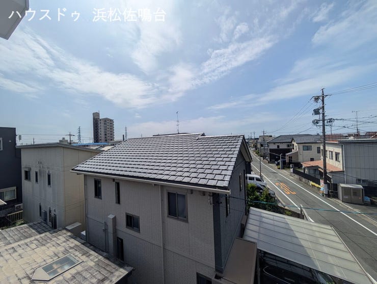 南側景観別角度。高い建物は近くに無いので陽当り良好です。