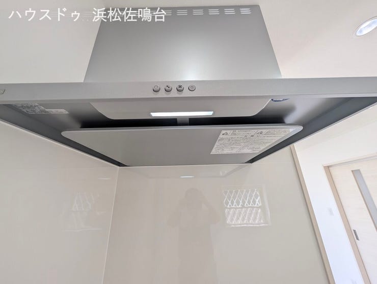 フラット型レンジフードは、スタイリッシュなのはもちろん、お掃除が楽々。