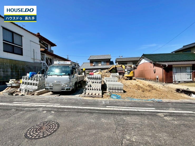 【外観】
お住まい購入に向けての『質問』・『疑問』。具体的に何を準備をして進めたらいいのか?些細な事でも何でも質問して下さい。安心してお住まいが購入出来るようサポート致します!