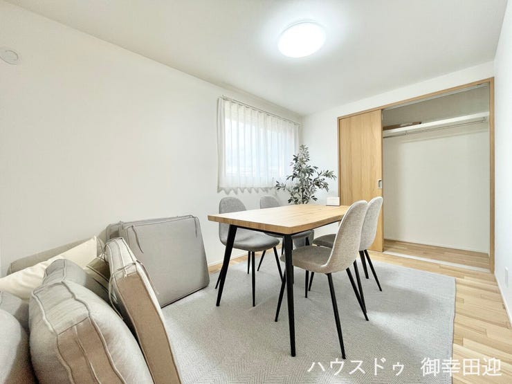 ■5.5帖洋室■寝室、書斎、趣味の部屋。家族の成長やライフスタイルに合わせ、様々な使い方ができる快適な空間です。