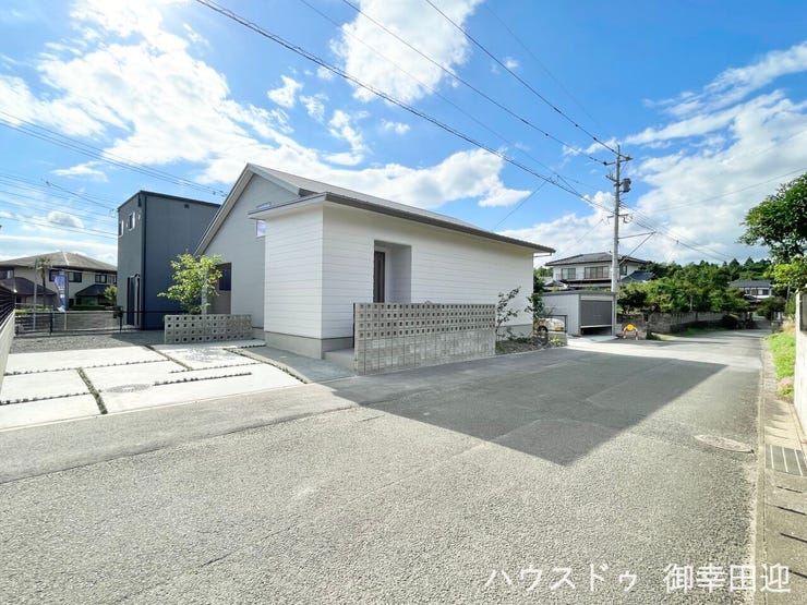 ■車と趣味の幅が広がる場所■単なる駐車スペースではない、洗車やタイヤ交換、DIYにも使える多目的な屋外スペースです。