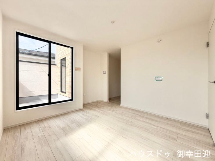 ■2階8.3帖洋室■心からリラックスできる静けさ、上質な眠りで、毎日をリセットします。明日への活力を養う空間です。
