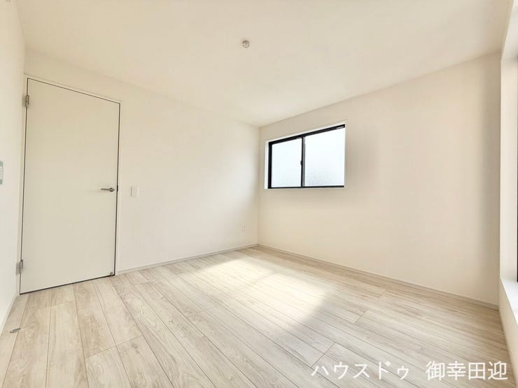 ■2階8.3帖洋室■心からリラックスできる静けさ、上質な眠りで、毎日をリセットします。明日への活力を養う空間です。