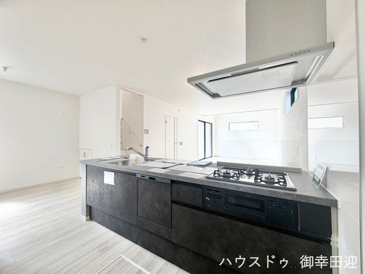 ■家族の「美味しい」が集まる舞台■高い機能性と美しいデザインを両立。料理する人も、待つ人も、笑顔になれる場所です。
