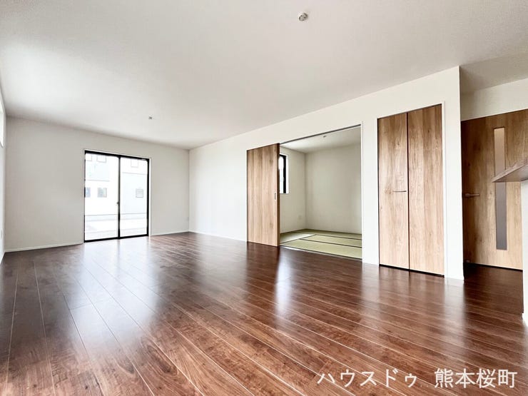 ■安らぎと笑顔の中心地■陽光が優しく降り注ぎ、会話が自然と弾む。ここでは、毎日が特別な時間へと変わります。