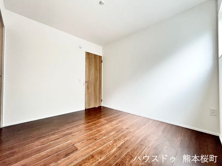 ■5.2帖洋室■寝室、書斎、趣味の部屋。家族の成長やライフスタイルに合わせ、様々な使い方ができる快適な空間です。