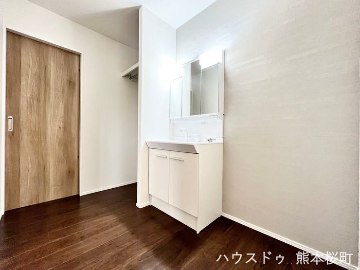 ■清々しいリフレッシュ空間■自分を磨き、気持ちを切り替える。心地よい光が差し込むプライベートスペース。
