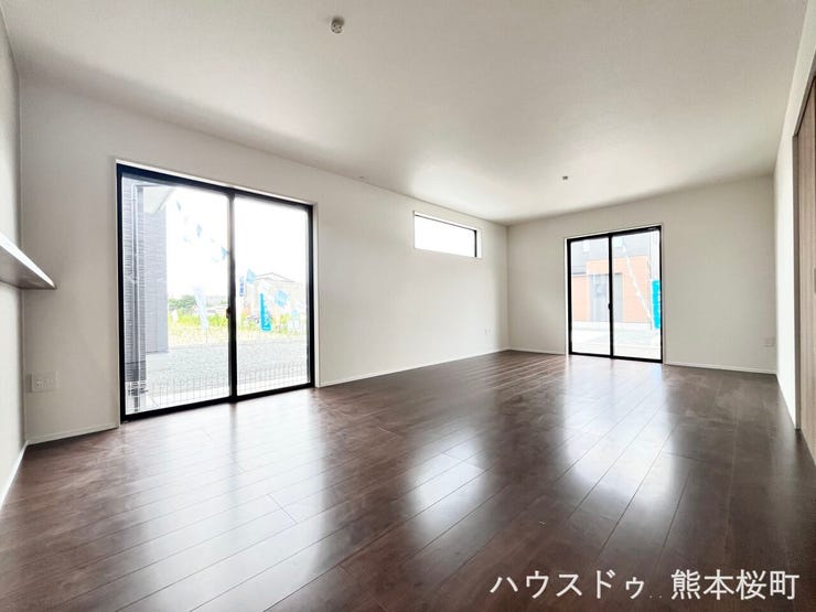 ■安らぎと笑顔の中心地■陽光が優しく降り注ぎ、会話が自然と弾む。ここでは、毎日が特別な時間へと変わります。