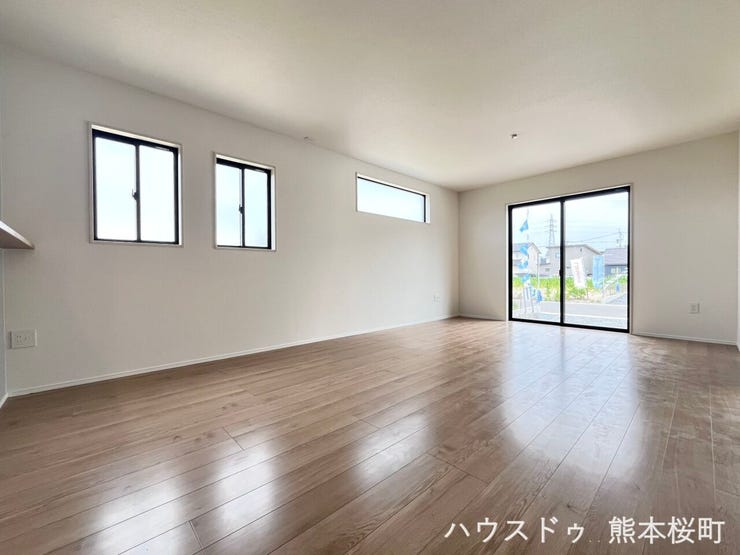 ■安らぎと笑顔の中心地■陽光が優しく降り注ぎ、会話が自然と弾む。ここでは、毎日が特別な時間へと変わります。