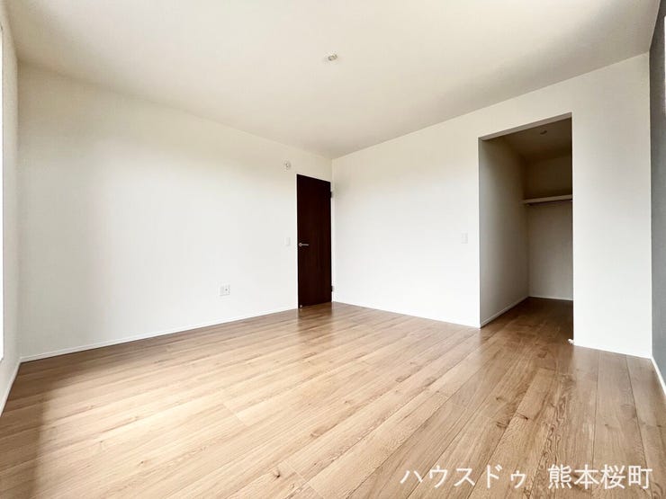 ■2階8帖洋室■心からリラックスできる静けさ、上質な眠りで、毎日をリセットします。明日への活力を養う空間です。