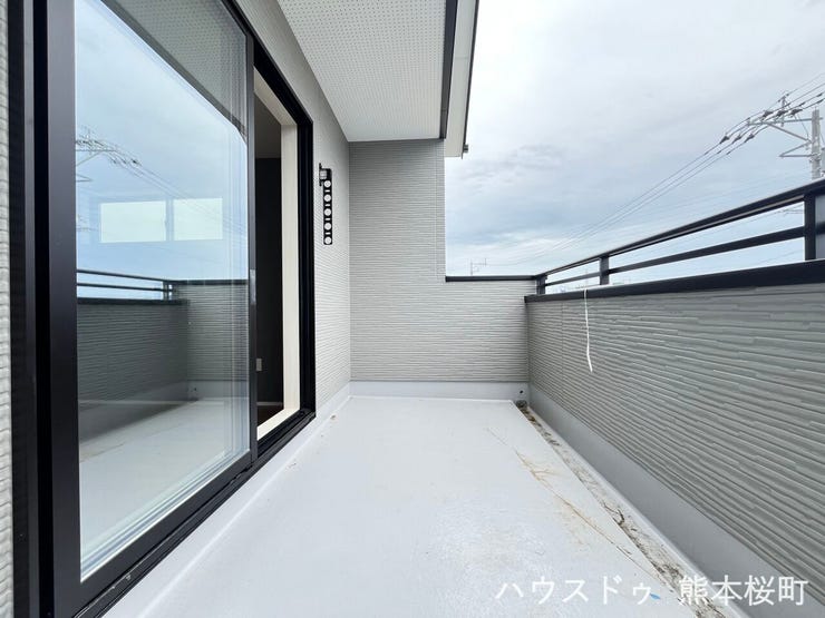 ■空の下の開放的な特等席■日光浴や読書、外の空気を感じながらリフレッシュ。暮らしを豊かにする、もう一つの心地よい空間です。