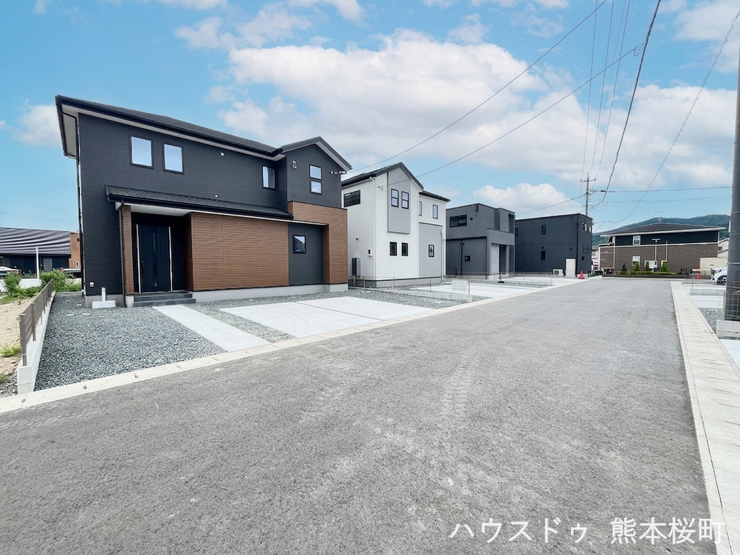 ■理想を叶える新しい暮らしの舞台■高いデザイン性と機能性を兼ね備えた住まい。ここで、家族の新しい物語が始まります。