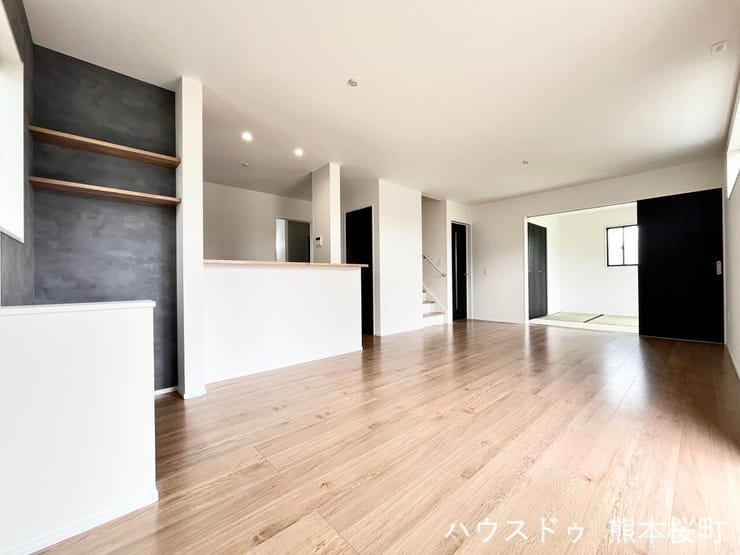■安らぎと笑顔の中心地■陽光が優しく降り注ぎ、会話が自然と弾む。ここでは、毎日が特別な時間へと変わります。