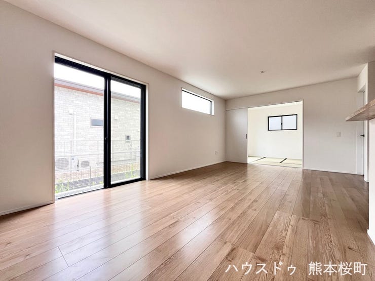 ■安らぎと笑顔の中心地■陽光が優しく降り注ぎ、会話が自然と弾む。ここでは、毎日が特別な時間へと変わります。