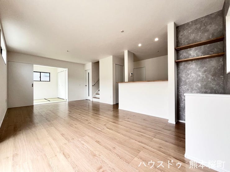 ■安らぎと笑顔の中心地■陽光が優しく降り注ぎ、会話が自然と弾む。ここでは、毎日が特別な時間へと変わります。