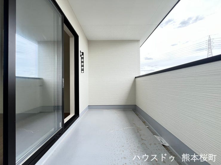 ■空の下の開放的な特等席■日光浴や読書、外の空気を感じながらリフレッシュ。暮らしを豊かにする、もう一つの心地よい空間です。