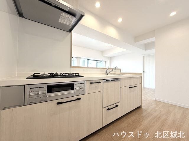 家族と会話を楽しみながらお料理ができるキッチン。広々とした空間でゆとりある暮らしを実現します。