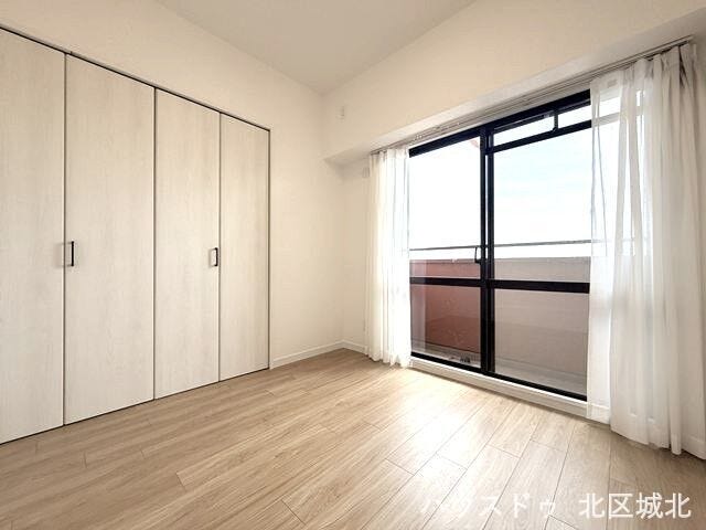 【4帖洋室】
自分専用の場所があるので,リビングダイニングに自分のものを置きっぱなしにすることもなくなります。