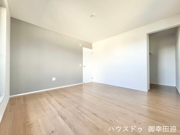 ■2階8帖洋室■心からリラックスできる静けさ、上質な眠りで、毎日をリセットします。明日への活力を養う空間です。