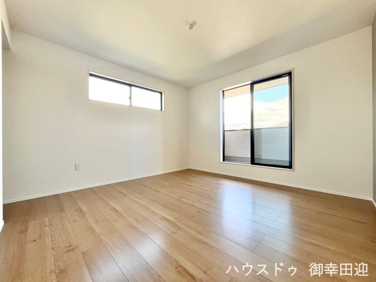 ■2階8帖洋室■心からリラックスできる静けさ、上質な眠りで、毎日をリセットします。明日への活力を養う空間です。