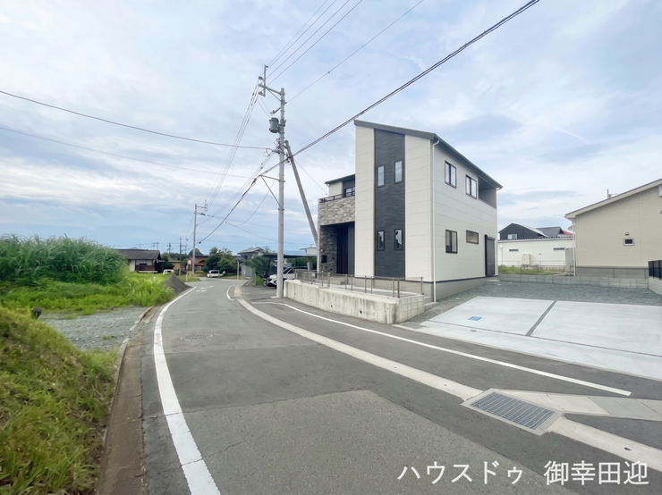 ■車と趣味の幅が広がる場所■単なる駐車スペースではない、洗車やタイヤ交換、DIYにも使える多目的な屋外スペースです。