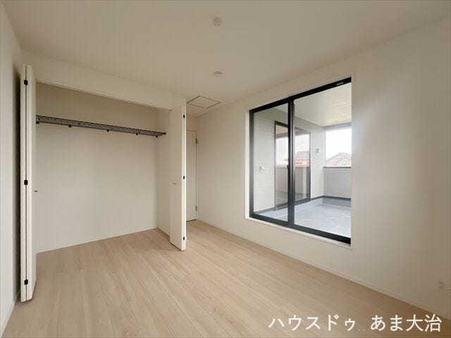 各居室に収納を設けています。