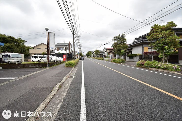 【前面道路】東向きの前面道路幅は約16.1mと広々です!
歩道もあります!