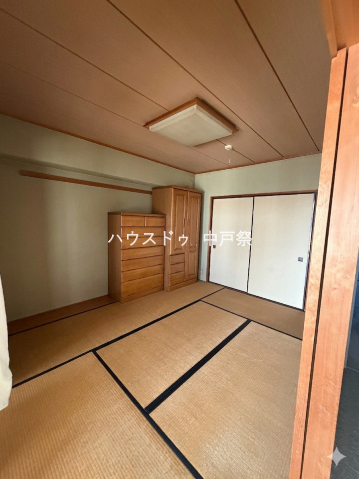 お昼寝にもちょうどよい和室☆彡